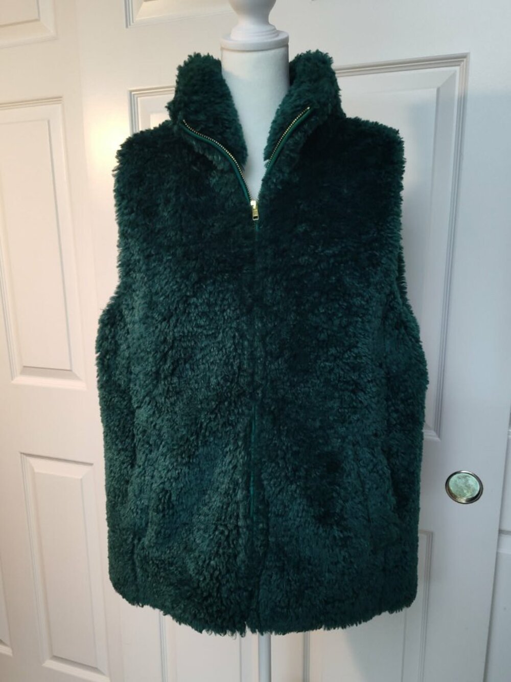Talbots - Green faux fur zip front vest size Medium